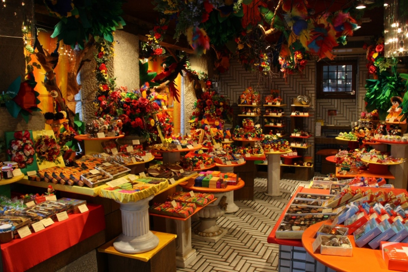 vente-LE ROURET-min_candy_store_chocolate_shop_chocolate_switzerland-393515